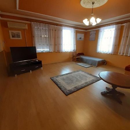 Gabor Pal 1 Apartman 1 Szoba Dunafoldvar Exteriör bild