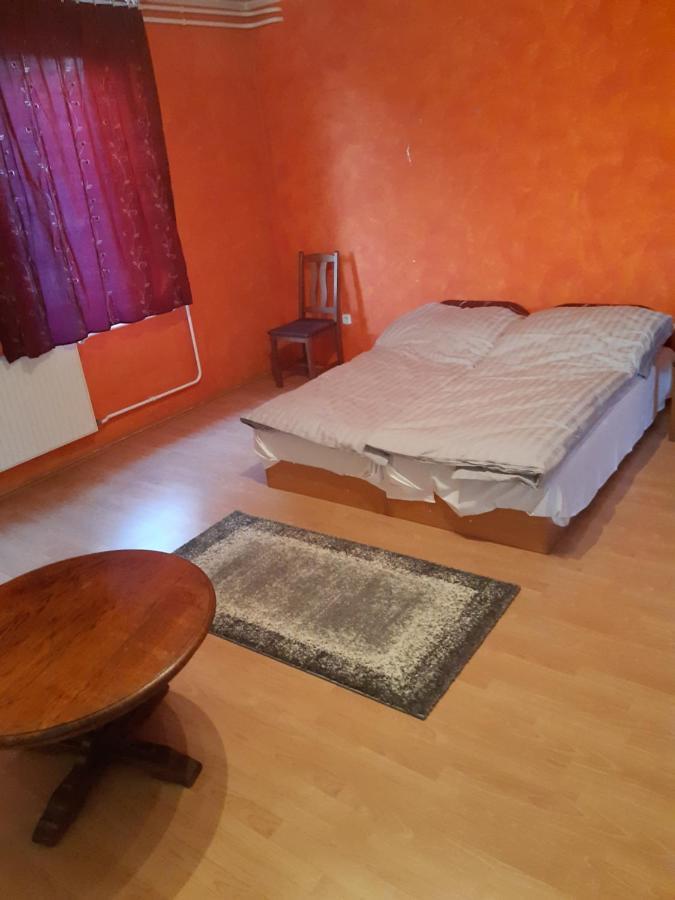 Gabor Pal 1 Apartman 1 Szoba Dunafoldvar Exteriör bild