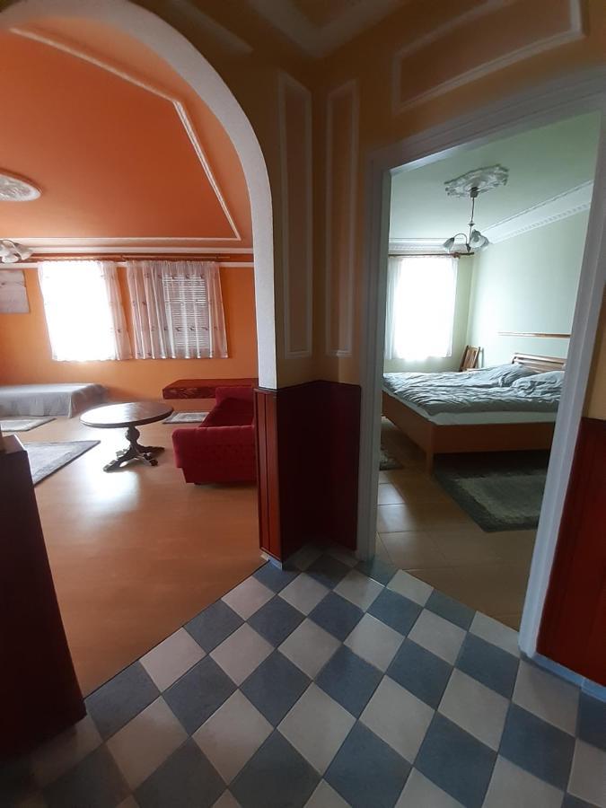 Gabor Pal 1 Apartman 1 Szoba Aparthotel Dunafoldvar Exteriör bild