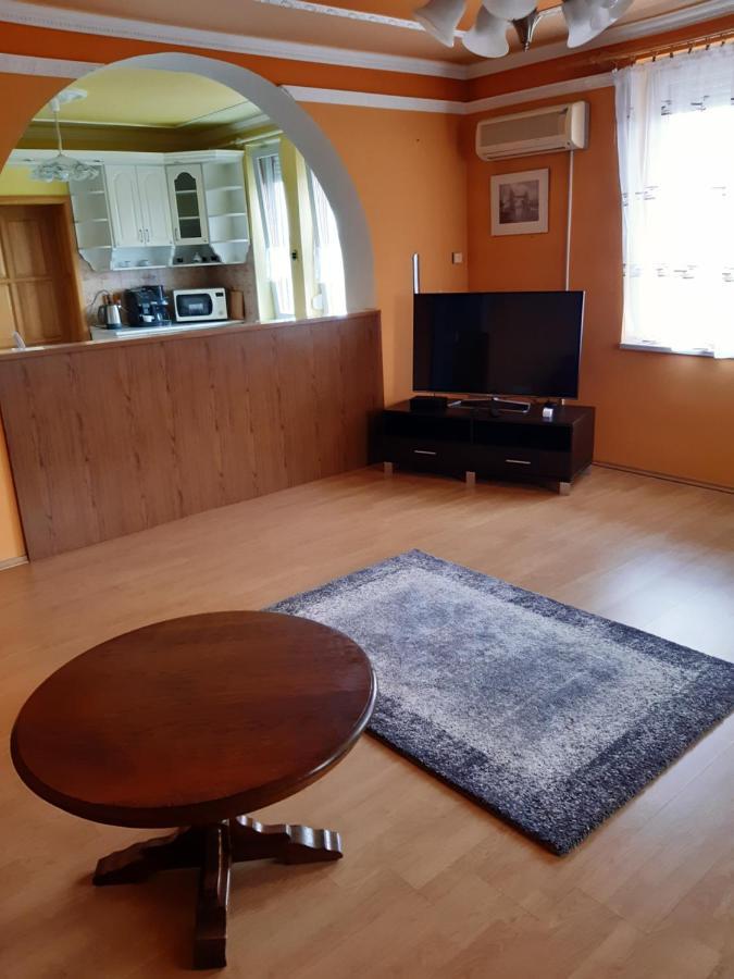 Gabor Pal 1 Apartman 1 Szoba Dunafoldvar Exteriör bild